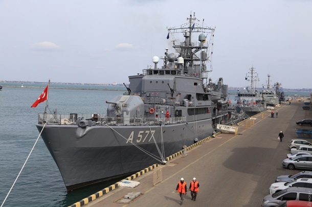 В порт Одессы зашла группа кораблей НАТО