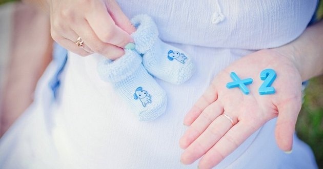 Рождаемость близнецов резко выросла, и это тревожит: ученые объяснили, что не так