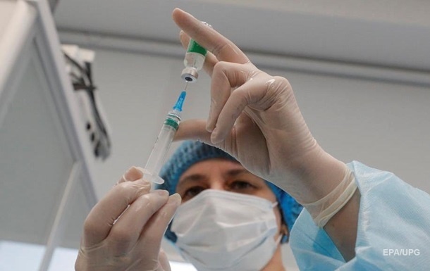 В Украине уже привили около четверти медиков, работающих с коронавирусом - Ляшко