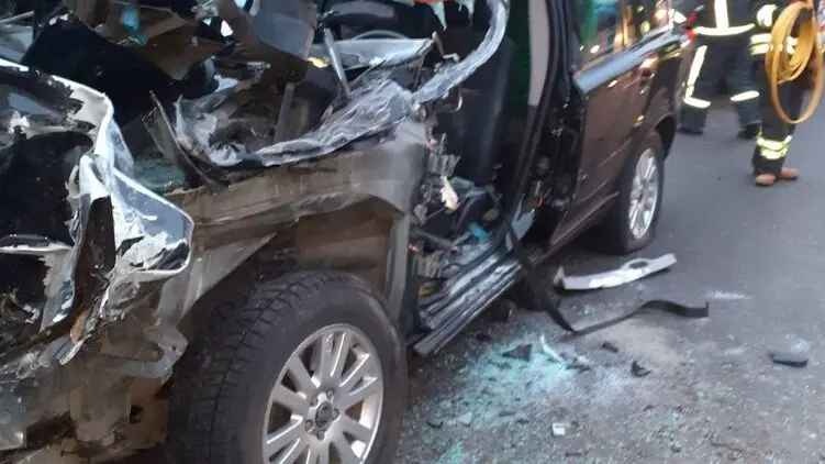 Под Киевом пьяный водитель Volvo на высокой скорости влетел в фуру и погиб на месте