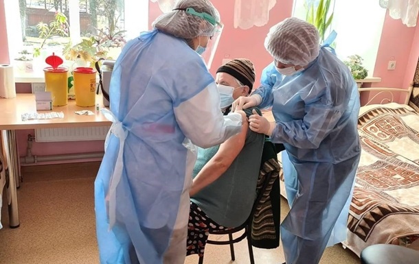 В Украине от COVID-19 вакцинировали более 10 тысяч человек за сутки