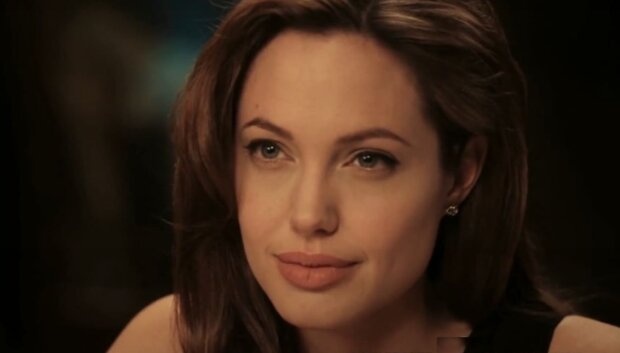 Анджелина Джоли покорила фанатов «мокрым» видом