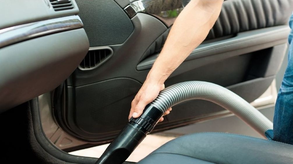 Чем отмыть сиденье, чтобы не было запаха в машине: лайфхак