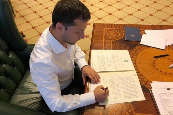 Зеленский подписал указ о создании Центра противодействия дезинформации