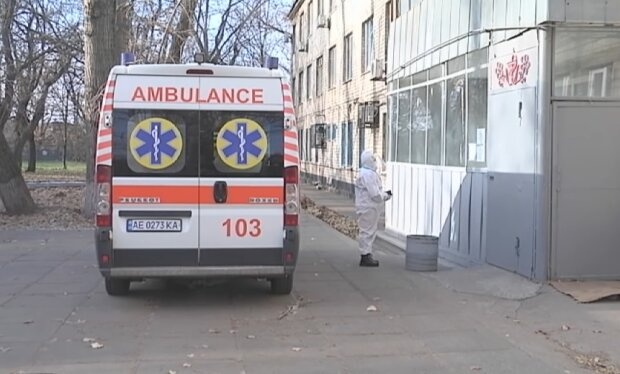 На Львовщине больная коронавирусом медсестра выбросилась из окна
