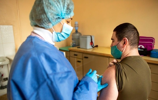 Вакцинация от COVID: за сутки привили менее 3 тысяч украинцев