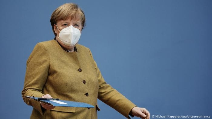 Меркель сообщила о продлении жесткого карантина в Германии