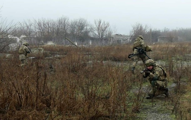 На Донбассе зафиксировано десять обстрелов позиций украинских военных