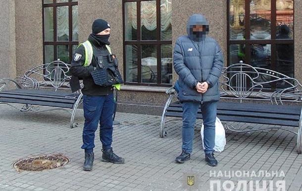 В Киеве задержали мошенника, выманившего у пенсионерки крупную сумму денег