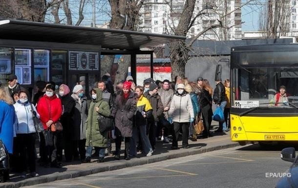 Раздраженные киевляне начали блокировать общественный транспорт