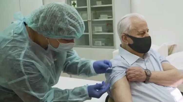 87-летний Кравчук вакцинировался препаратом Сovishield