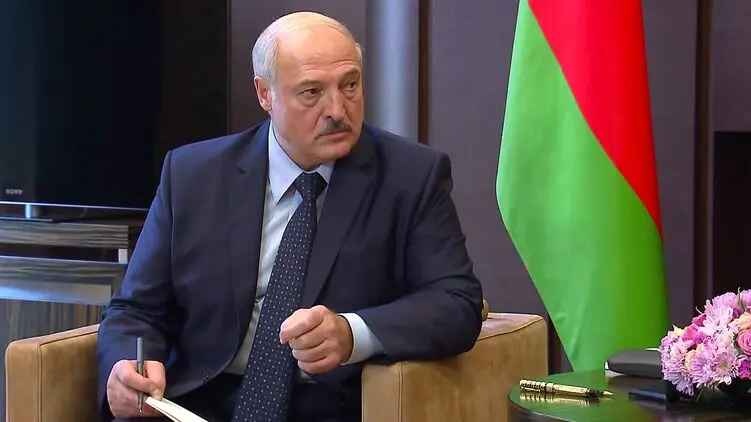 Лукашенко потребовал разработать белорусскую вакцину в кратчайшие сроки