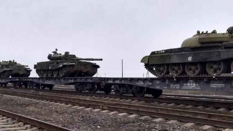 На Крымском мосту замечено перемещение значительного количества военной техники РФ