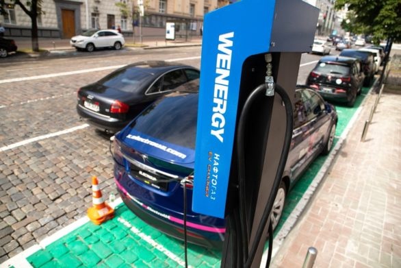 «Нафтогаз» откроет в Киеве 50 зарядных станций для электромобилей