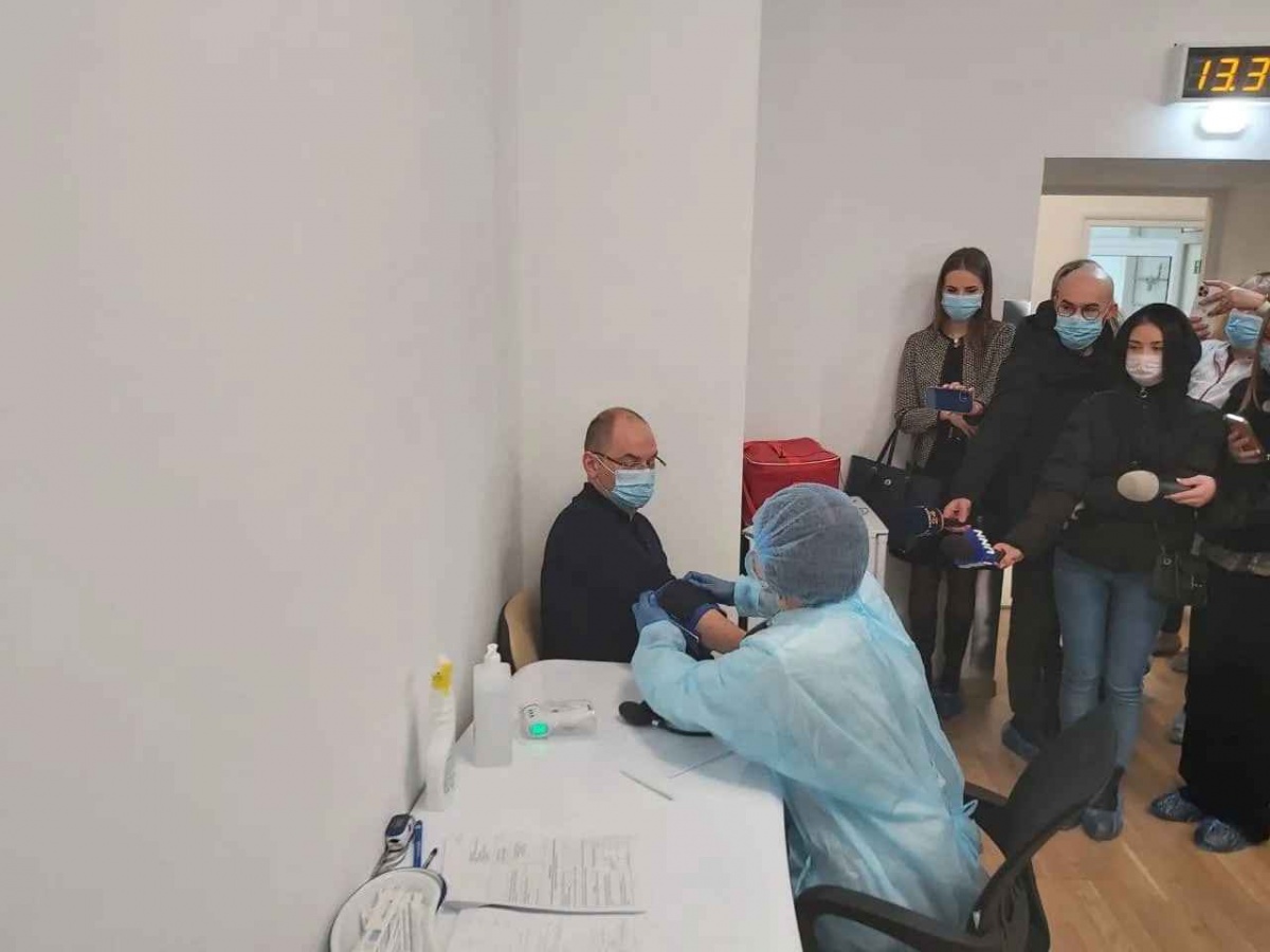 Степанов на камеру вакцинировался от коронавируса препаратом индийского производства