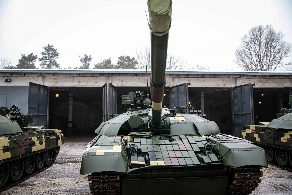 ВСУ получили пять отремонтированных танков Т-72