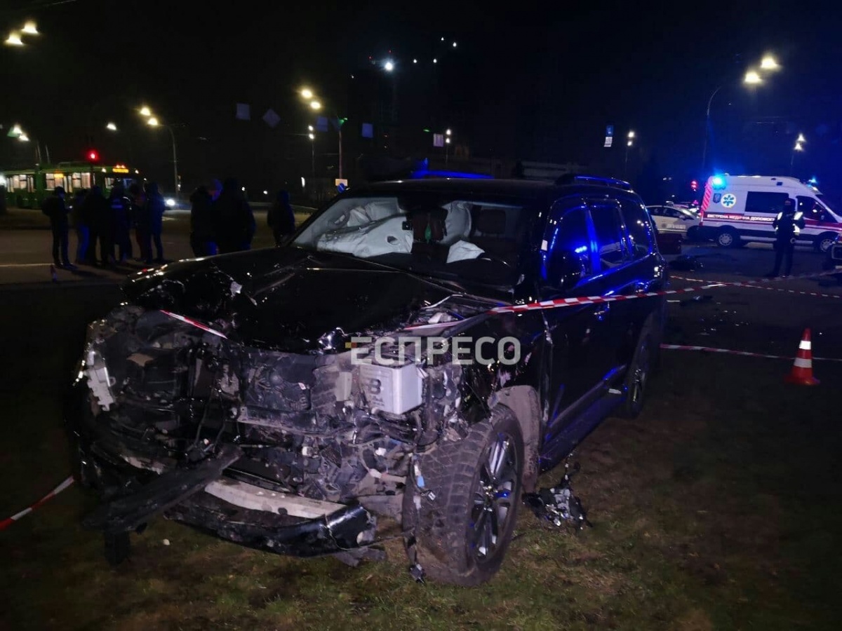 В Киеве пьяный водитель внедорожника на скорости влетел в Skoda, есть жертвы