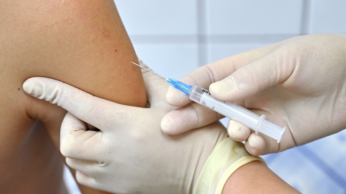 Половина украинцев не собирается вакцинироваться от COVID-19 - данные опроса