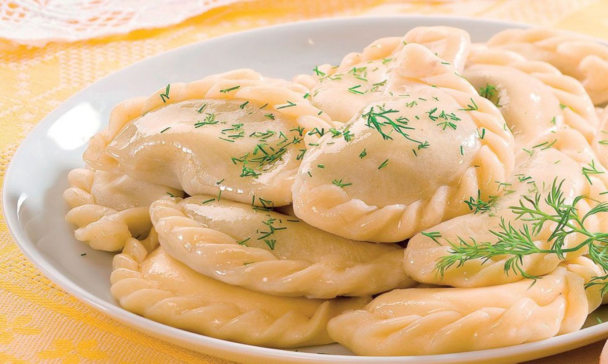 Вкусно и несложно: рецепт вареников с картофелем и грибами
