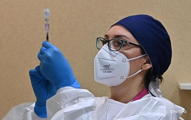 Прививку против COVID-19 в Украине получили 248 736 человек