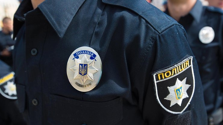Во Львове полицейские остановили автомобиль с неожиданным водителем