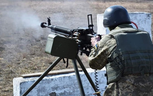 Сепаратисты семь раз обстреляли позиции украинских военных