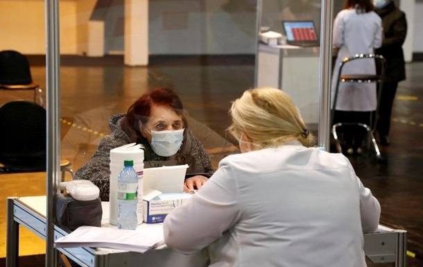 В Украине за сутки COVID-вакцину получили более 12 тыс. человек