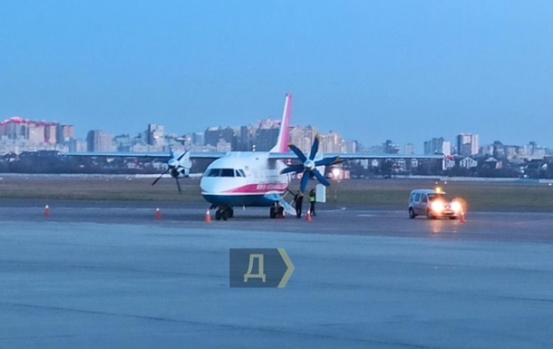В аэропорту "Киев" совершил экстренную посадку Ан-140