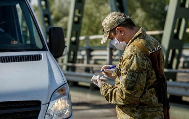 На границе Украины с Польшей в очередях застряли сотни автомобилей