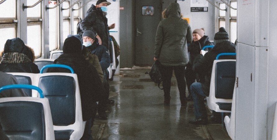 Киевляне придумали, как ездить в транспорте без спецпропусков