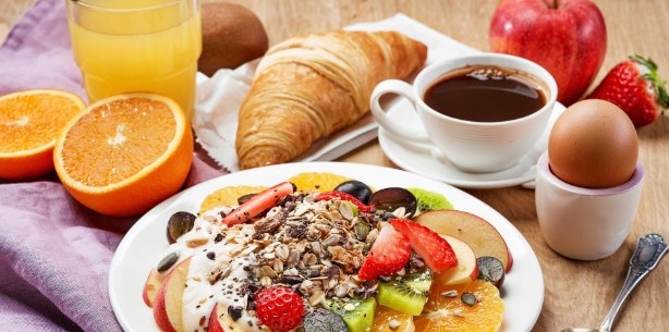Здоровый завтрак: какие продукты не стоит есть натощак