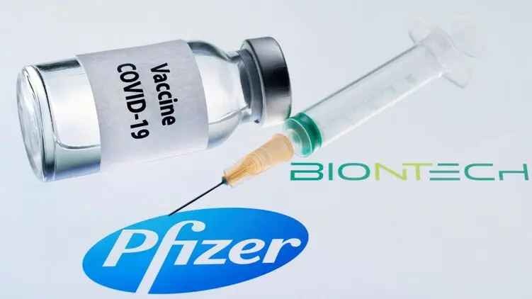 Привившийся Pfizer медик стал суперраспространителем COVID-19