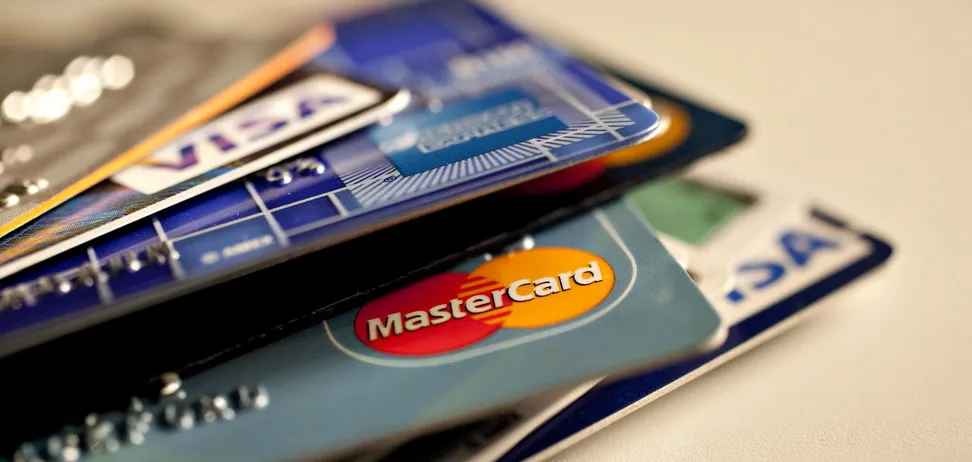 ПриватБанк и Ощадбанк могут резко поднять тарифы на обслуживание карт и счетов
