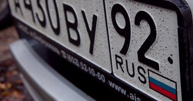 В Харькове всплеск "автопатриотизма": машины с росномерами выставляют флаги Украины