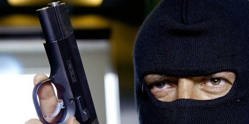 Грабители ворвались в банк, взяты заложники: подробности из Тбилиси