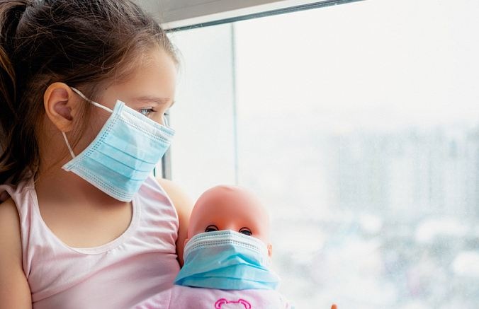 COVID чаще поражает детей: врач рассказала, нужны ли им маски