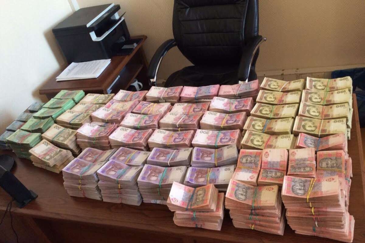 Украинцам показали набитый деньгами сейф брата главы ОАСК Вовка