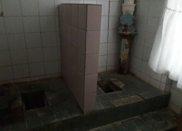 Под Днепром воспитательница "замуровала" ребенка в туалете