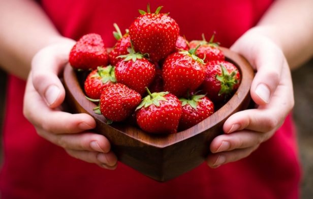 В Украине стартовал клубничный сезон: сколько стоит ягода