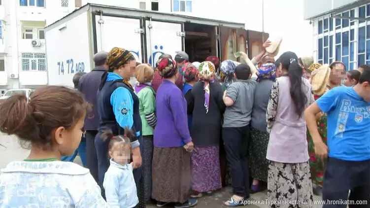 В Туркменистане запретили очереди