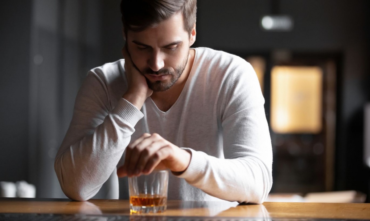 "Не так уж и безобиден ": нарколог назвал самый вредный алкоголь