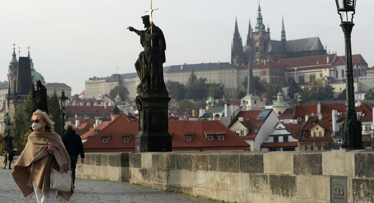 Чехия высылает 18 российских дипломатов: подробности дипломатического скандала