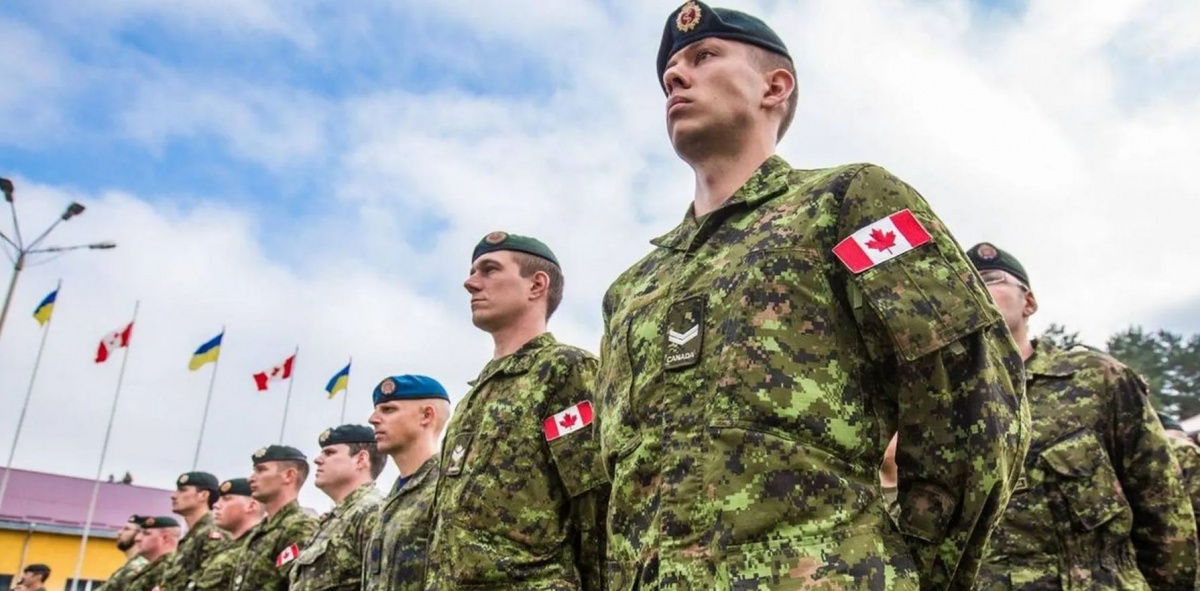 Канада приостановила миссию военных инструкторов в Украине