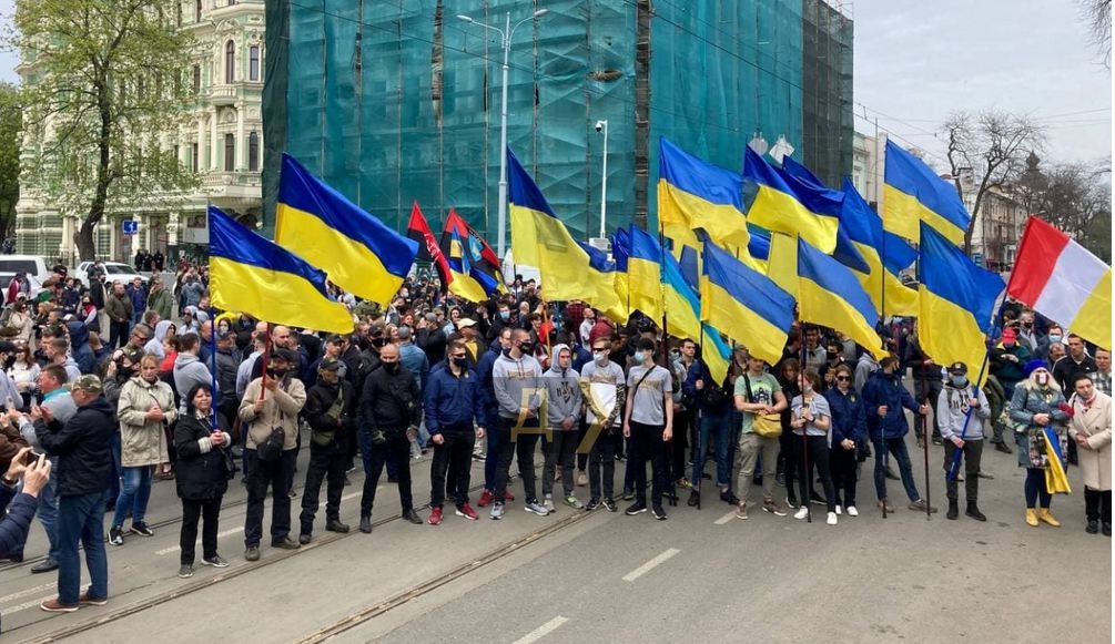 В центре Одессы проходит Марш защитников города