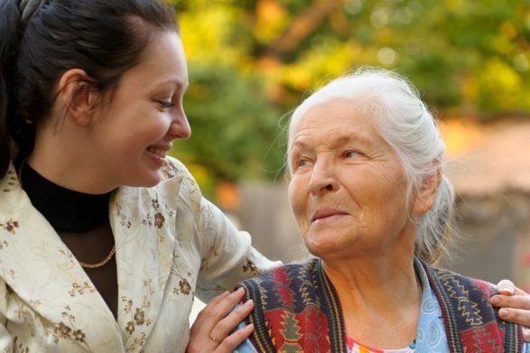 Украинцев собираются обязать содержать пожилых родителей