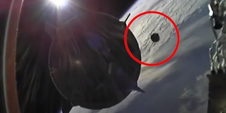 Экипаж SpaceX чуть не столкнулся с НЛО