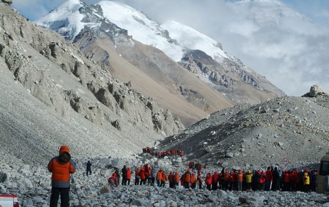 На Эвересте медики фиксируют больных альпинистов с симптомами COVID-19