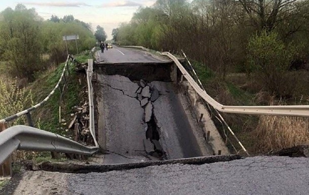 Полвека без ремонта: почему в Украине рушатся мосты