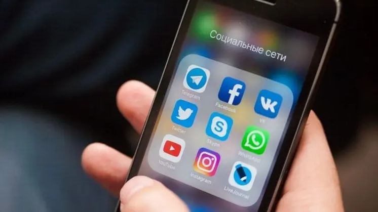 Facebook и Instagram хотят "остаться бесплатными" и обратились к пользователям со странной просьбой