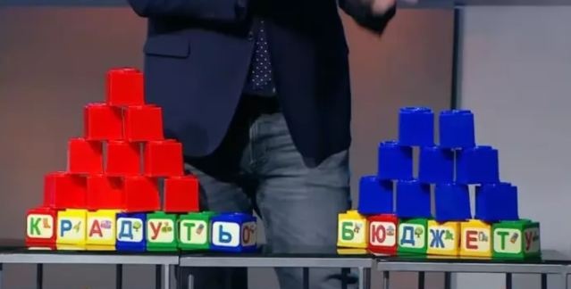 Саакашвили на детских кубиках показал всю коррупцию в Украине